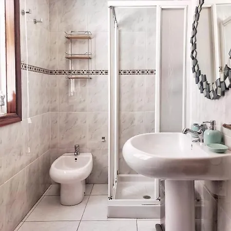 アパート Desconectaengalicia Rosalia, 100m Playa Silgar サンシェンショ