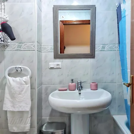 Desconectaengalicia Rosalia, 100m Playa Silgar サンシェンショ